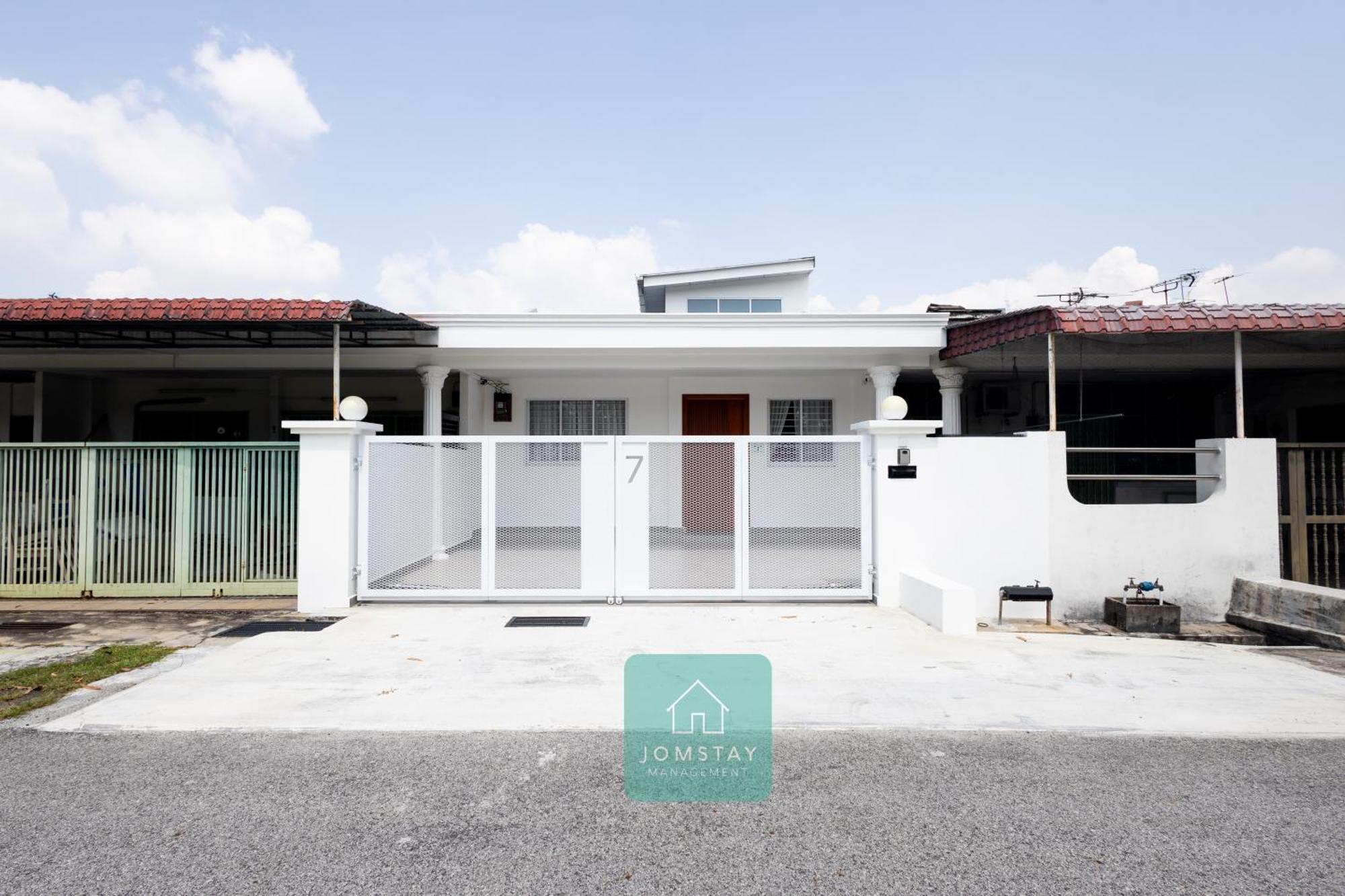 Jomstay Muji 19 & 7 Inn Ipoh Garden 8-10 Pax المظهر الخارجي الصورة