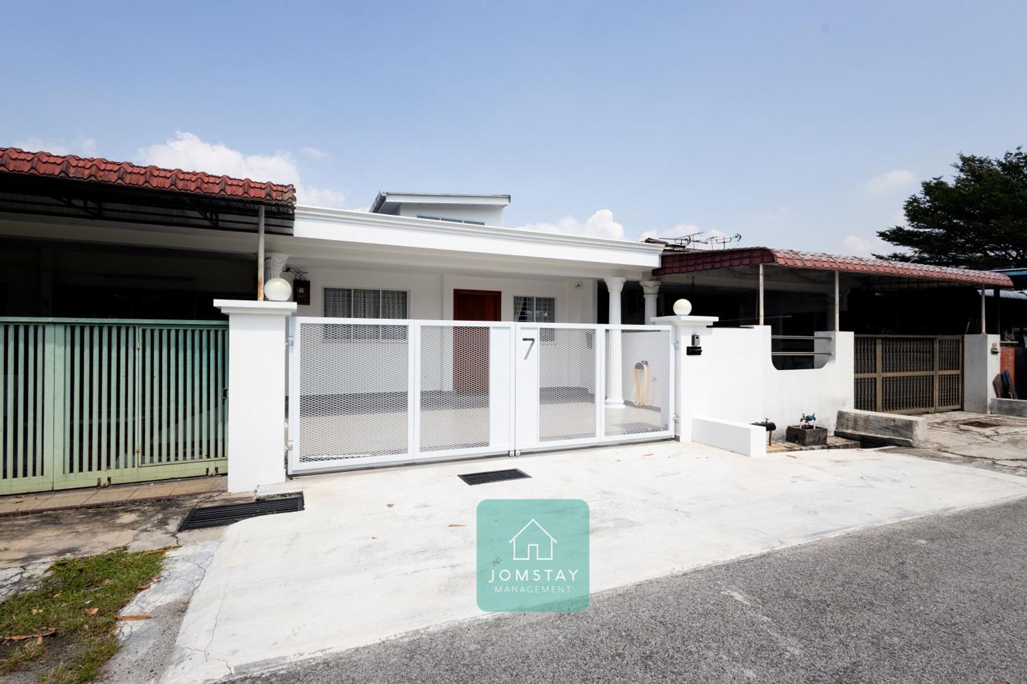 Jomstay Muji 19 & 7 Inn Ipoh Garden 8-10 Pax المظهر الخارجي الصورة